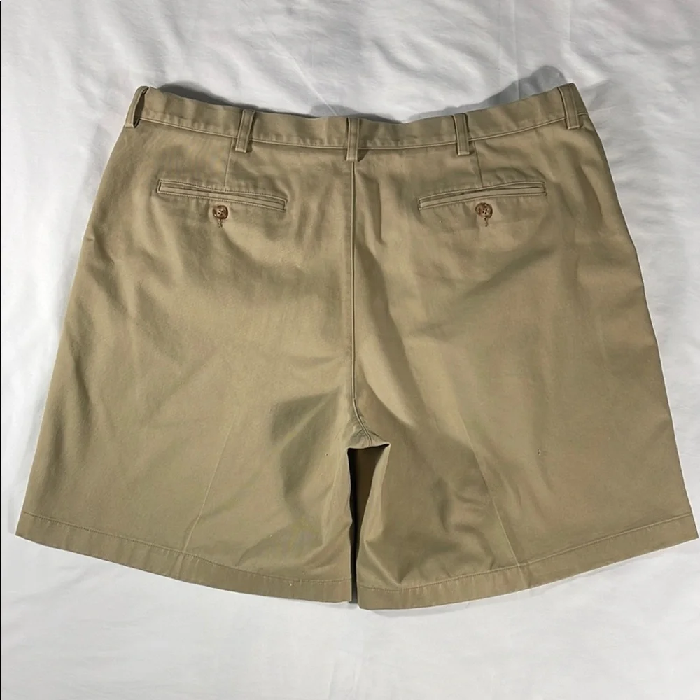 L.L. Bean mens khaki Comfort Fit flat front 8" chino shorts - size 42 - Picture 3 of 11